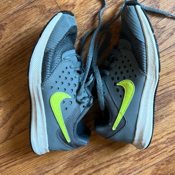 Nike Grey and Lime Green Sneakers Size 11 - Picture 4 of 8